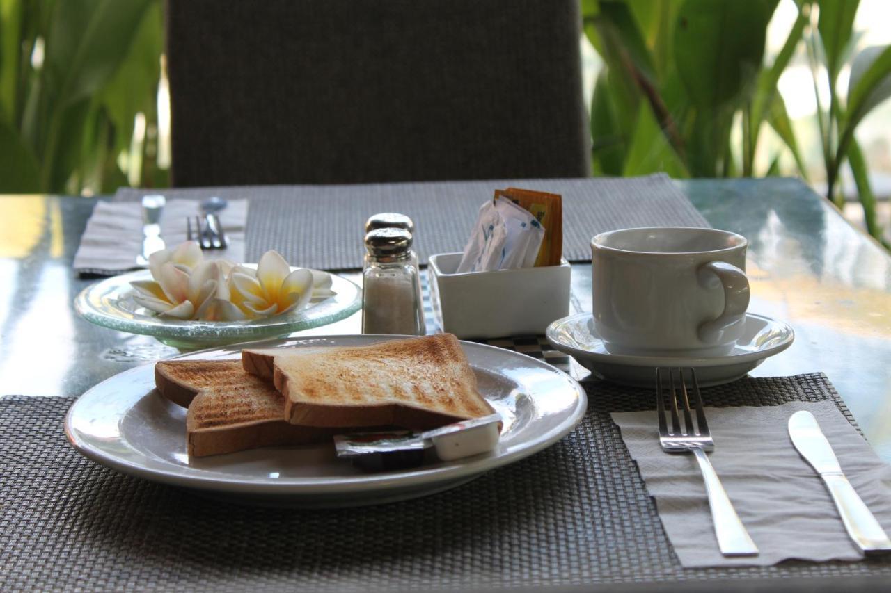 Adi Dharma Hotel Legian Экстерьер фото