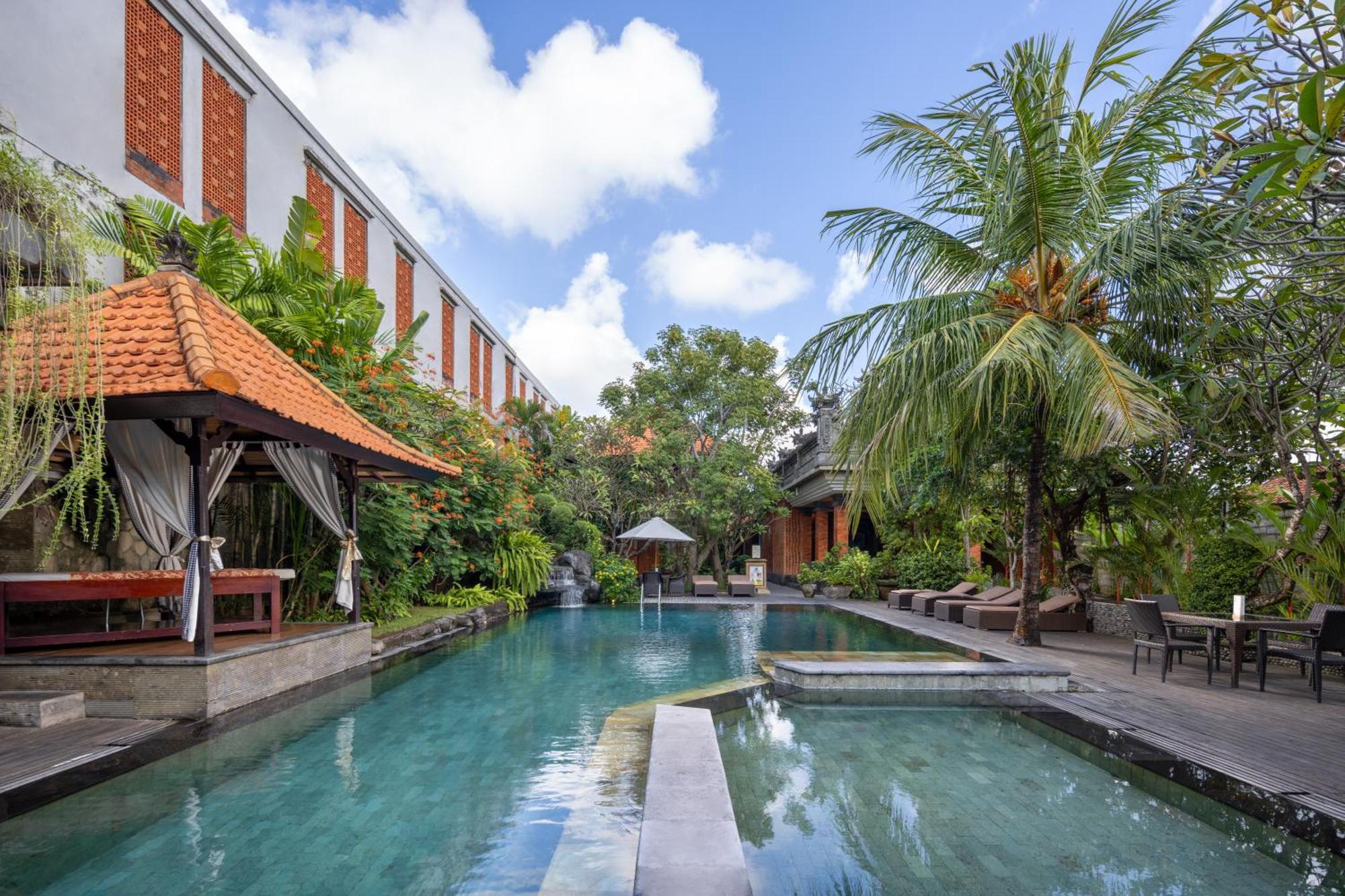 Adi Dharma Hotel Legian Экстерьер фото