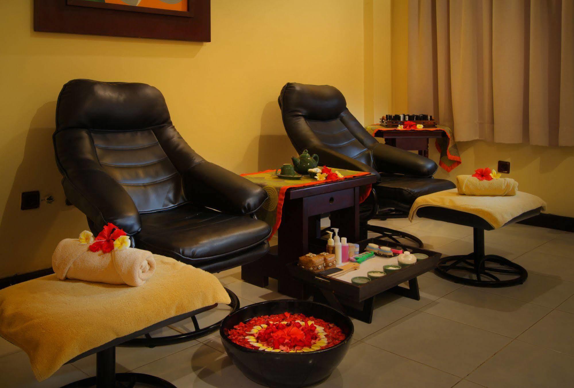 Adi Dharma Hotel Legian Экстерьер фото