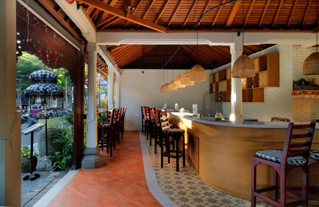 Adi Dharma Hotel Legian Экстерьер фото